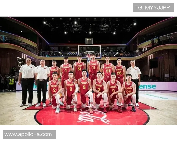 中国男篮迎战上海队全力争胜展现团队实力与个人风采